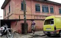  ??  ?? ABOVE: The fake US embassy in Accra, Ghana. TOP: Dusty and his rescuers.