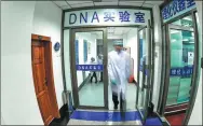  ?? WANG HAOFEI / XINHUA ?? Forensic experts work at a DNA laboratory of the public security department in Changchun, Jilin province.