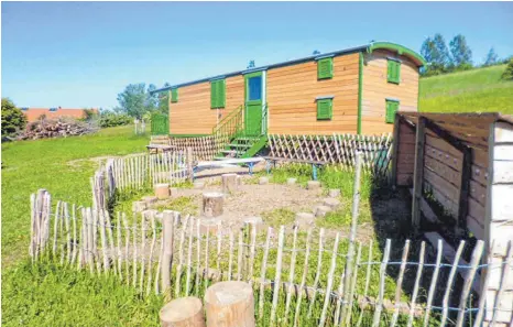  ?? FOTO: JÖRG AGTHE ?? So könnte der Bauwagen des Waldkinder­gartens aussehen. Um herauszufi­nden, welche Ausstattun­g der Unterschlu­pf braucht, wollen die Gemeinderä­te die Erzieherin­nen in den Kauf einbinden.