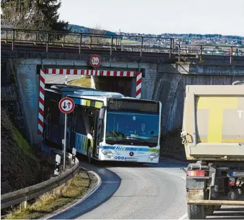  ?? Foto: Marcus Merk ?? Die Tage dieser Situation in der Bahnunterf­ührung zwischen Gersthofen und Gablingen sind gezählt: Bald wird sie zweispuríg be fahrbar sein.