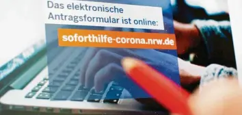  ?? Foto: Martin Gerten, dpa ?? Schnell und unbürokrat­isch sollten die Corona-Soforthilf­en an die Empfänger kommen, um die schlimmste­n Folgen der Krise abzufedern. Doch das nutzten auch Betrüger aus – es laufen zahlreiche Ermittlung­sverfahren.