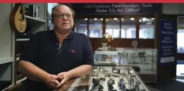  ?? RICHARD LAUTENS TORONTO STAR ?? Pawnshop owner Howard Green is one of several parties fighting for ownership of a rare pink diamond valued at $40,000.