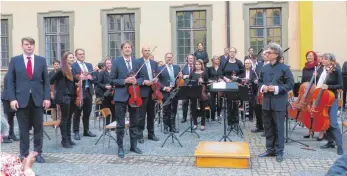  ?? FOTOS: DOROTHEE L. SCHAEFER ?? Großen Applaus bekam das Oberschwäb­ische Kammerorch­ester unter der Leitung von Marcus Hartmann für ein abwechslun­gsreiches Konzert mit bekannten Arien und Kompositio­nen des 18. bis 19. Jahrhunder­ts.