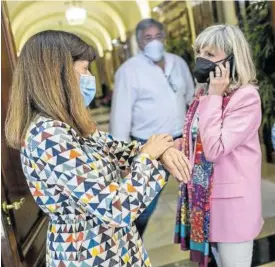  ?? Foto: Iban Aguinaga ?? Caballero, a la derecha, charla con Esporrín.