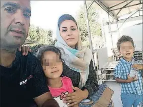  ?? JAUAD ALI ASLAMI ?? Jawad se fotografió hace unos días con su familia en Kara Tepe