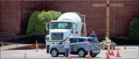  ?? Jeremy Stewart ?? A health care worker directs the driver of a vehicle where to go at the Department of Public Health COVID-19 testing site at West Rome Baptist Church on Tuesday.