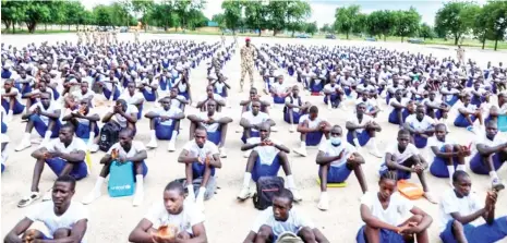  ?? Photo: Misbahu Bashir ?? Applicants for recruitmen­t into the Nigerian Army undergoing basic fitness test at Maimalari barracks, Maiduguri yesterday