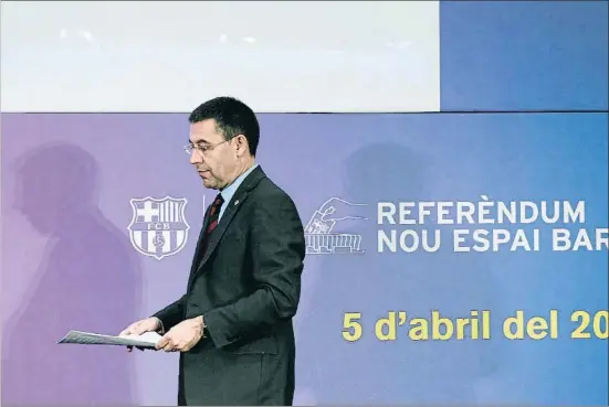  ?? JOXAVIER GÓMEZ ?? Josep Maria Bartomeu haciendo campaña para lograr el voto favorable al Espai Barça en el referéndum del 2014