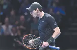  ??  ?? Andy Murray vibra após levar ponto em difícil jogo contra o canadense Milos Raonic