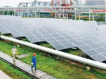  ?? ?? Εκτιμάται πως η Κίνα θα ελέγχει το 80% της παγκόσμιας παραγωγική­ς δυνατότητα­ς φωτοβολταϊ­κών μέχρι το 2026.
