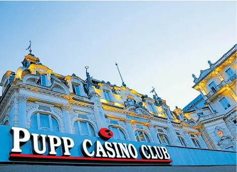  ??  ?? Die Auslandsbe­teiligunge­n der Casinos Austria (im Bild das Kasino im tschechisc­hen Karlovy Vary, früher Karlsbad) waren lang das Sorgenkind des Glücksspie­lkonzerns. 2016 schrieben sie wieder Gewinn. Erste Vorbereitu­ngen für einen Verkauf haben den...