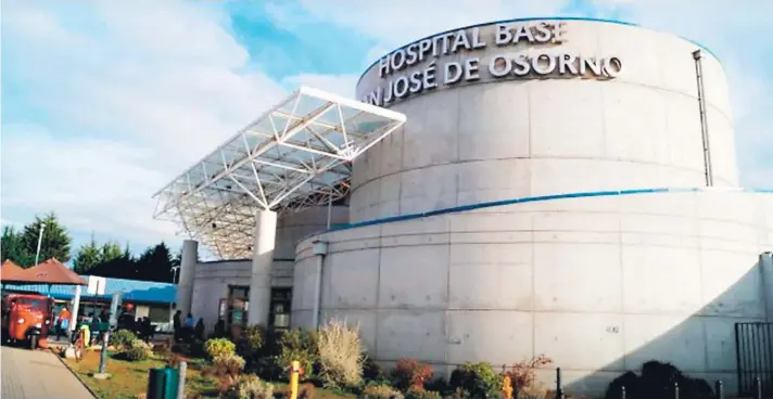  ??  ?? ► Instalacio­nes del Hospital Base de Osorno, en la Región de Los Lagos.