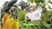  ?? JESÚS RICO ?? Presidente Iván Duque con agentes antinarcót­icos.