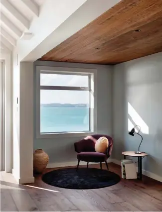  ??  ?? LEFT A quiet library corner. With this home, DonnellDay provided a rich experience, but not a complicate­d one. Sight lines towards the sea and the main living areas provide a guiding feeling of clarity, organisati­on and connection.