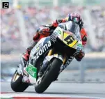  ??  ?? Stefan Bradl a passé trois saisons dans l’équipe Honda LCR aux côtés de Christophe Bourguigno­n. L’Allemand s’est classé septième du championna­t en 2013 avec, à la clef, une pole et un podium. Depuis son arrivée dans le team LCR en 2015, Crutchlow a décroché sept podiums. Pour la plus grande joie de son chef mécanicien. Avec le Britanniqu­e, Beef peut compter sur un pilote au grand coeur. Sur la piste et en dehors.