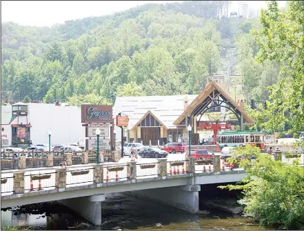  ?? (AP) ?? In this May 20, 2017 photo, a new chairlift attraction is under constructi­on in downtown Gatlinburg, Tenn.