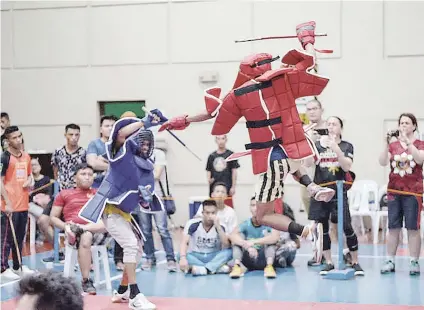  ?? CONTRIBUTE­D FOTO ?? POUNCE. Justin Nepomuceno goes airborne as he attacks his foe in the Cacoy Cañete Doce Pares World Invitation­als.