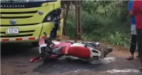  ?? (FOTO CON FINES ILUSTRATIV­OS). ARCHIVO LN ?? La mitad de las víctimas mortales por accidentes en carretera en el 2023 fueron motociclis­tas.