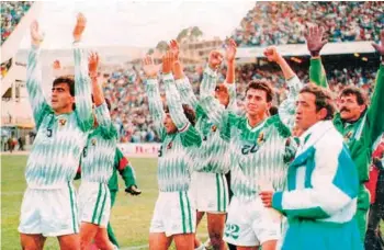  ?? YOUTUBE ?? Jugadores de Bolivia celebran la clasificac­ión a EEUU 1994, en Guayaquil.