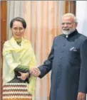  ?? ARVIND YADAV/HT PHOTO ?? (Left) Prime Minister of Vietnam Nguyen Xuan Phuc and his wife Tran Thi Nguyet Thu arrive in New Delhi on Wednesday ahead of the commemorat­ive Aseanindia summit on Thursday. (Above) Prime Minister Narendra Modi greets Myanmar State Counsellor Aung San...