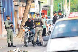  ?? LISTÍN DIARIO ?? Informe. Los operativos mixtos entre militares y agentes de la polícía fueron realizados de manera simultánea en diferentes provincias del país.