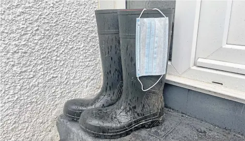  ?? Photograph Courtesy of NFU Scotland ?? PRECAUTION­S: Members of the farming community are being reminded of the need for face coverings.