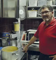  ??  ?? Marco Ticciati, ristorante Dal Cacini di Suvereto