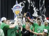  ?? MICHAEL AINSWORTH — ASSOCIATED PRESS ?? Marshall head coach Dan D’Antoni and players celebrate their Conference USA Men’s Basketball Championsh­ip in Frisco, Texas, on Saturday. Marshall defeated Western Kentucky 67-66, giving it an automatic NCAA Tournament berth and ending a 31-year drought.