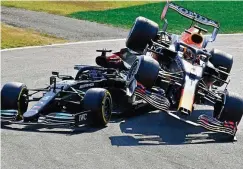  ?? FOTO: GETTY IMAGES ?? Der Horror-Crash zwischen Lewis Hamilton und Max Verstappen beim Rennen in Monza Mitte September
Istanbul.