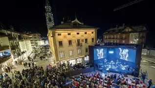  ??  ?? Regina Da domani tre giorni di moda, sport e cultura Dopo il battesimo della manifestaz­ione saranno accese le farfalle luminose (Foto Giacomo Pompanin)