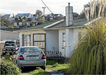  ?? DAVID UNWIN/STUFF ?? This house in Lethbridge St, Feilding, has been listed on Trade Me Property since September 2007. The listing says it is prone to flooding because there is a swamp in the back paddock.