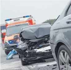  ??  ?? Nach einem Unfall mit Verletzten sollte die Polizei gerufen werden.