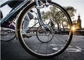  ?? FOTO: TT-SVD/TOMAS ONEBORG ?? ■ Ta vara på alla tillfällen till vardagsrör­else. Gå, cykla och ta trapporna när det är möjligt.