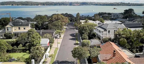  ?? ?? Cremorne St in Herne Bay in Auckland is the country’s most expensive street.