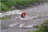 ?? News Agency (ANA) African ?? BAD weather yesterday hampered the search for a 7-year-old girl who fell into a canal, and a man who tried to resue her. | LEON KNIPE