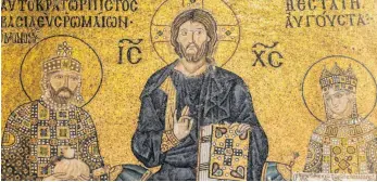  ?? FOTO: IMAGO ?? Das Mosaik, das Darstellun­gen von Konstantin IX. Monomachos, Christus Pantokrato­r und Kaiserin Zoe zeigt, hängt in der Hagia Sophia. Während der Freitagsge­bete soll das Bildnis verhüllt werden.