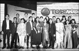  ??  ?? Photo shows Martin Antonio, Cemex Philippine­s’ corporate communicat­ions analyst (7th from left) as he presented the award to Bataan Peninsula State University on behalf of the company which sponsored the Top Student category of the Awards.