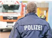  ?? ARCHIVFOTO: IMAGO ?? Für mehr Sicherheit sollen nach dem Wunsch der Landesregi­erung mehr Polizeibea­mte sorgen.