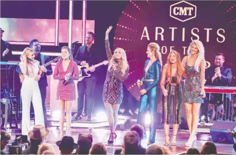  ?? AL WAGNER/INVISION/THE ASSOCIATED PRESS/FILES ?? Carrie Underwood waves to the audience at last October’s CMT Artists of the Year show, flanked by Maddie Marlow and Taylor Dye of Maddie & Tae, left, and Hannah Mulholland, Naomi Cooke, and Jennifer Wayne of Runaway June, right. All three acts are taking part in the Cry Pretty Tour 360, which comes to Rogers Arena on Saturday.