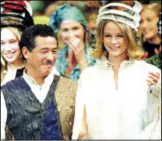  ?? LIONEL CIRRONEAU/AP PHOTO ?? Japanese fashion designer Issey Miyake smiles standing among models after the presentati­on of his “1993/1994 fall/ winter ready to wear collection,” in 1993, in Paris. Miyake, who built one of Japan’s biggest fashion brands and was known for his boldly sculpted pleated pieces as well as former Apple CEO Steve Jobs’ black turtleneck­s, has died.