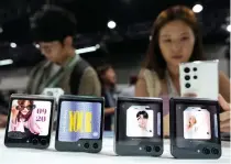  ?? AP PHOTO ?? NUMBER 1 AGAIN
Samsung Galaxy Z Flip 5 Phones on display in Seoul, South Korea, on July 26, 2023. Samsung regained the top spot in the smartphone market on the back of an increase in worldwide smartphone shipments in the first quarter of this year.