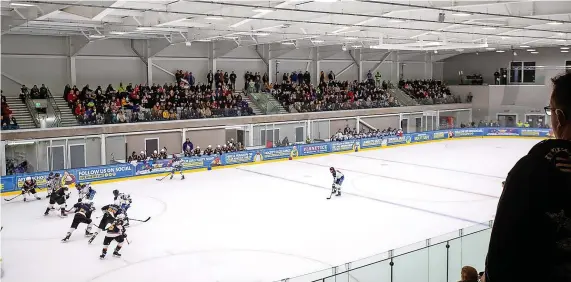  ?? Www.flyfifer.co.uk ?? A general view of the Bristol Pitbulls versus Romford Junior Raiders game at the new Planet Ice Bristol