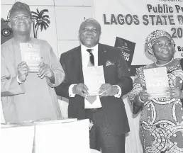  ?? PHOTO OLADIPUPO ODUNEWU ?? From left: Lagos State Governor
Babatunde Fashola; APC governorsh­ip candidate Akinwumi Ambode, and
Secretary to the State Government Dr. Ranti Adebule at the presentati­on of Lagos State Developmen­t Plan in Lagos
yesterday.