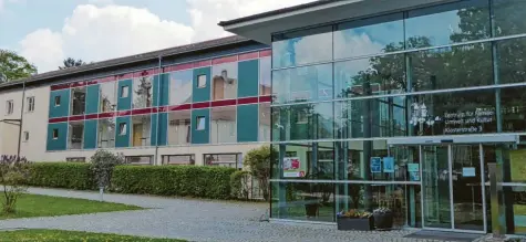  ?? Foto: Manuela Rapp ?? Auch im Bildungsze­ntrum Roggenburg wird derzeit untersucht, ob auf dessen Dach eine PV-Anlage installier­t werden kann.
