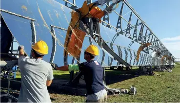  ?? CONTRASTO ?? In dieci anni. La crescita delle fonti “pulite” ha portato il contributo rispetto ai consumi dal 15 al 35,5%