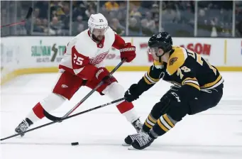  ?? ASSOCIATED PRESS ?? STICKING WITH HIM: Jeremy Lauzon, who has played a regular role on the banged-up Bruins defense, tries to slow down the Red Wings’ Mike Green during last night’s 4-2 loss at the Garden.