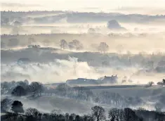  ??  ?? Misty morning: a view from Titterston­e Clee hill in Shropshire, towards Worcesters­hire