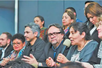  ??  ?? Los 34 diputados que conforman la bancada de Morena en el Congreso local se dieron cita en el hotel Four Points, donde a puerta cerrada eligieron por consenso a su próximo líder parlamenta­rio.