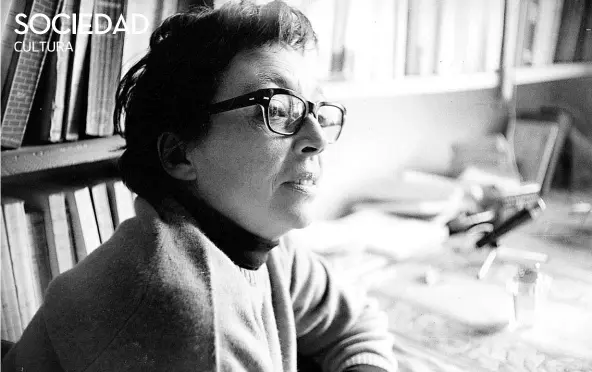  ??  ?? ► Escritora, guionista y cineasta francesa, Marguerite Duras murió en 1996 a los 81 años.