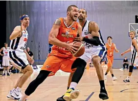  ?? MONICA TORETTO ?? James Hunter impressed with the Southland Sharks in the New Zealand NBL